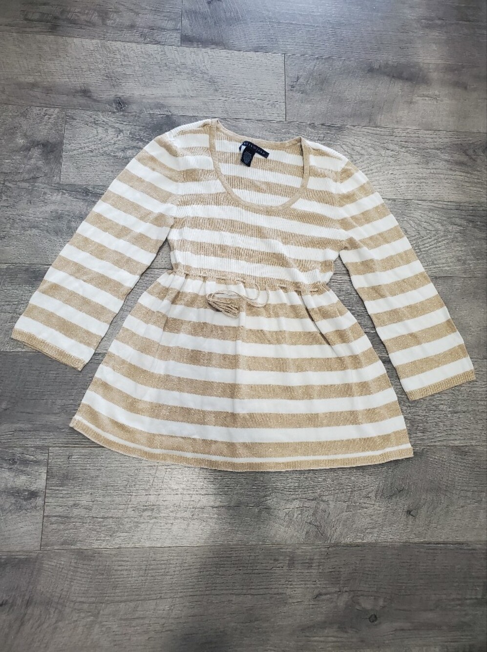 Ashley Judd White And Gold Sparkle Sweater
